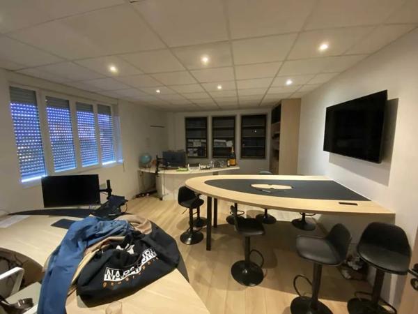 Local d'activité 900m²