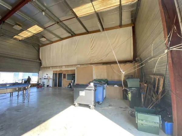 Local d'activité 900m²