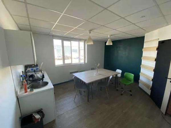 Local d'activité 900m²