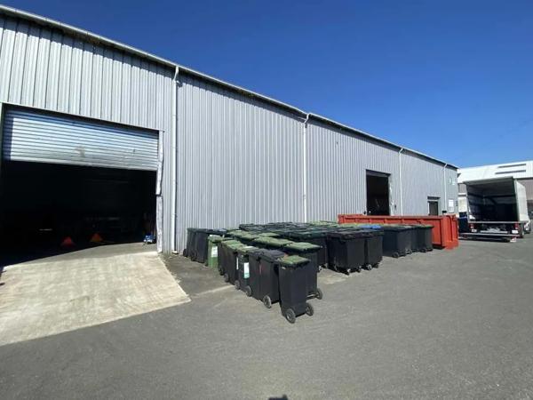 Local d'activité 900m²