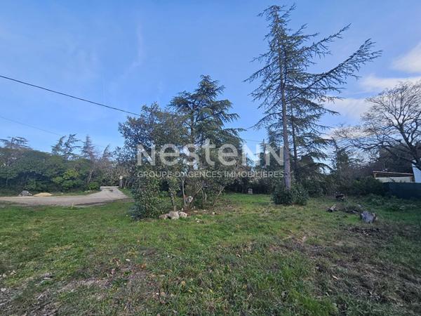 Terrain constructible de 700m2 proche centre ville de Saint Maximin la Sainte Baume