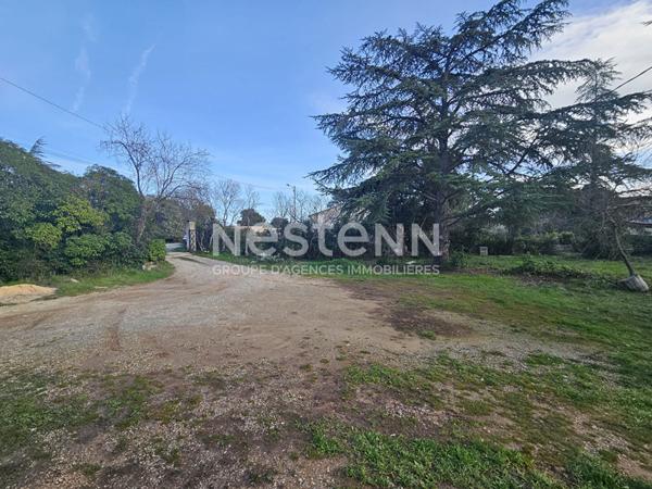 Terrain constructible de 700m2 proche centre ville de Saint Maximin la Sainte Baume