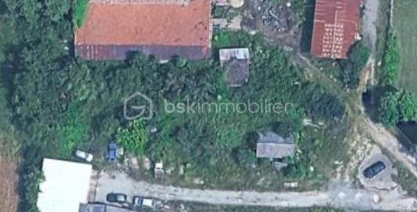 Terrain de 1 200 m²