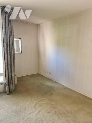 A 500m à pied de la gare de Lognes (RER A), à proximité des commerces, venez visiter ce studio ...