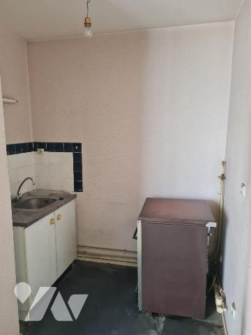 A 500m à pied de la gare de Lognes (RER A), à proximité des commerces, venez visiter ce studio ...