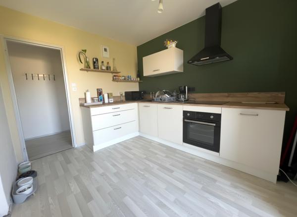 Appartement
         4 pièces
        - 79 m² 93 000 € *