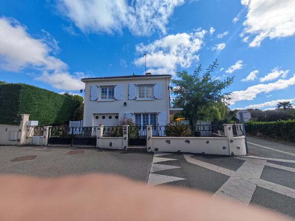 Coëx : Maison à vendre COEX proches commodités Toutes les caractéristiques