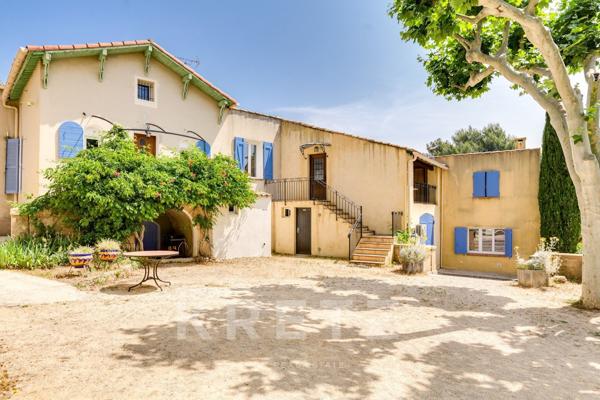 Grande bastide du XIXème siècle sur un domaine de 2,5 ha avec piscine et forêt de pins