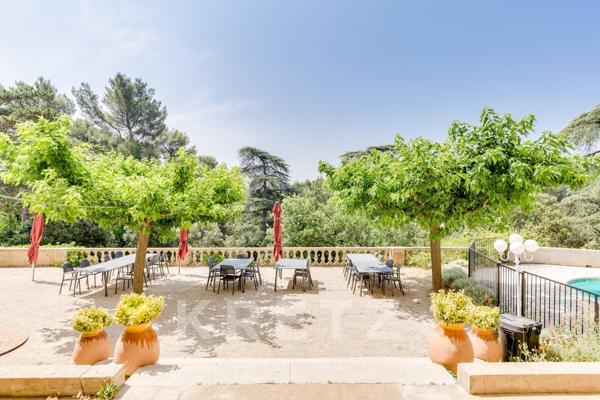 Grande bastide du XIXème siècle sur un domaine de 2,5 ha avec piscine et forêt de pins