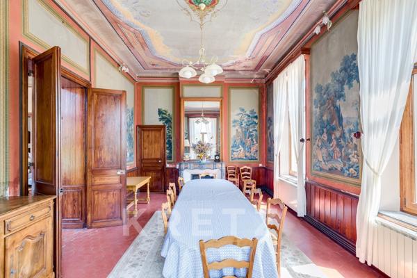 Grande bastide du XIXème siècle sur un domaine de 2,5 ha avec piscine et forêt de pins