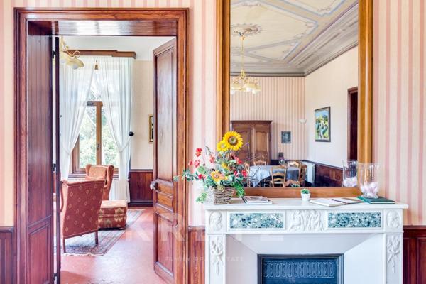 Grande bastide du XIXème siècle sur un domaine de 2,5 ha avec piscine et forêt de pins