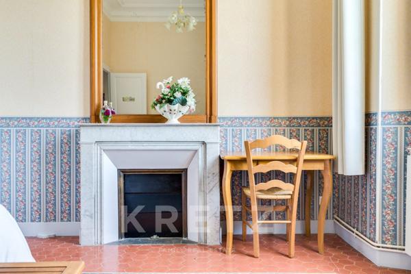 Grande bastide du XIXème siècle sur un domaine de 2,5 ha avec piscine et forêt de pins