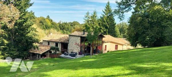 PROPRIETE ATYPIQUE SUR 6HA AU COEUR DU VALLON