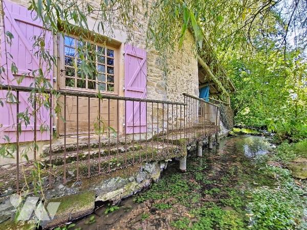 PROPRIETE ATYPIQUE SUR 6HA AU COEUR DU VALLON