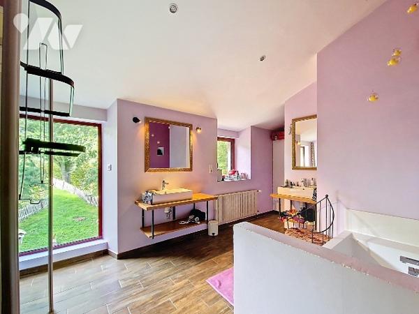 PROPRIETE ATYPIQUE SUR 6HA AU COEUR DU VALLON