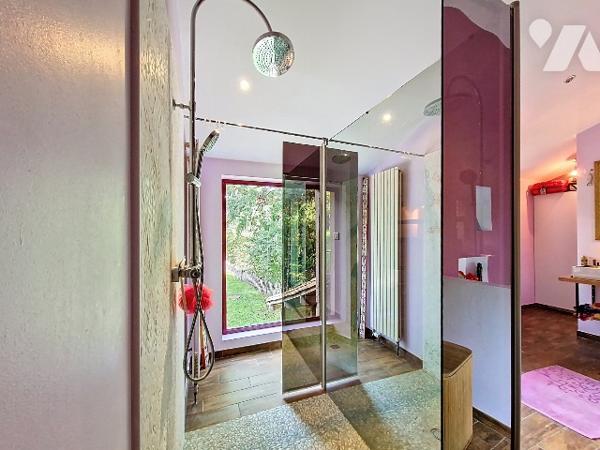 PROPRIETE ATYPIQUE SUR 6HA AU COEUR DU VALLON