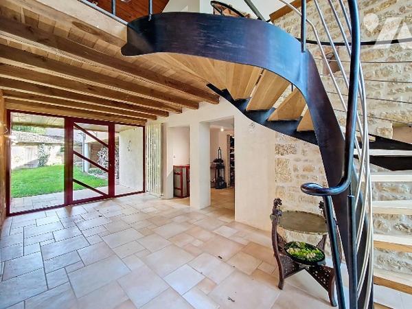 PROPRIETE ATYPIQUE SUR 6HA AU COEUR DU VALLON