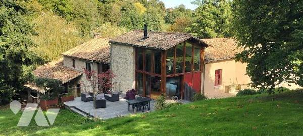 PROPRIETE ATYPIQUE SUR 6HA AU COEUR DU VALLON