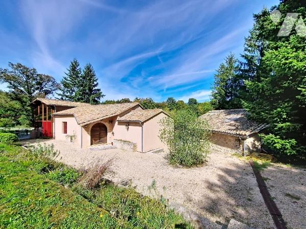 PROPRIETE ATYPIQUE SUR 6HA AU COEUR DU VALLON