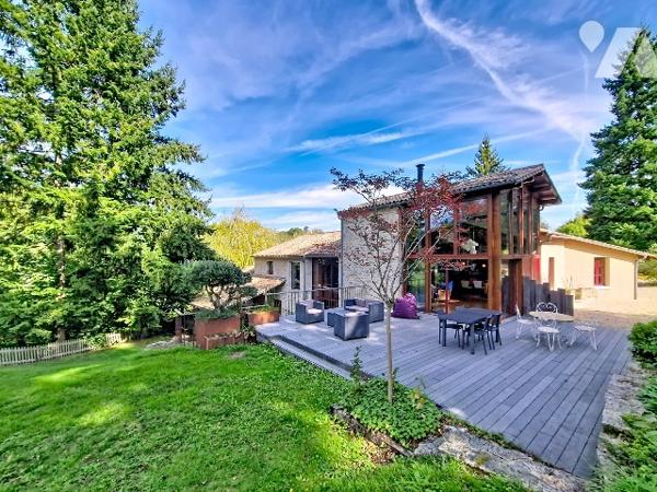 PROPRIETE ATYPIQUE SUR 6HA AU COEUR DU VALLON