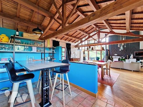 PROPRIETE ATYPIQUE SUR 6HA AU COEUR DU VALLON