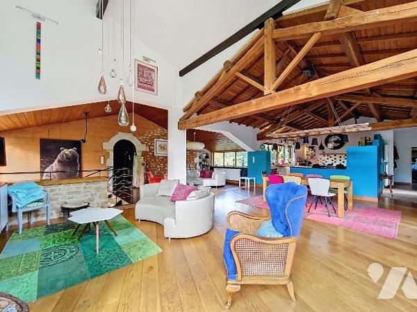 PROPRIETE ATYPIQUE SUR 6HA AU COEUR DU VALLON