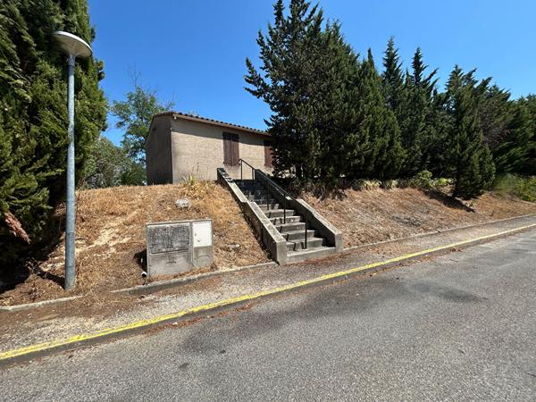 Maison de plain pied à Carcassonne avec jardin