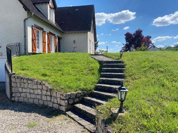 1h15 de Paris - A VENDRE SPACIEUSE MAISON 8 PIECES, SOUS-SOL, PISCINE, TERRAIN 4350  m²