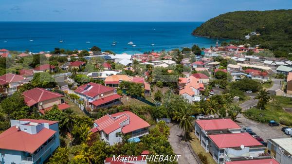 Un bien rare aux Anses-d’Arlet à quelques minutes à pied de la plage !