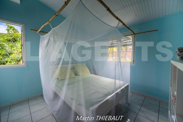 Un bien rare aux Anses-d’Arlet à quelques minutes à pied de la plage !