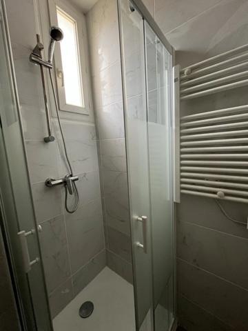 Location                                                      Appartement
                        
                     3 pièces                      40 m2                     à Nice