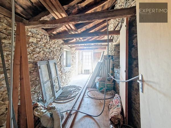 Réquista (12170) Belle Ferme avec dépendances, 3 chambres et 9,5 ha de terres attenantes à Réquista