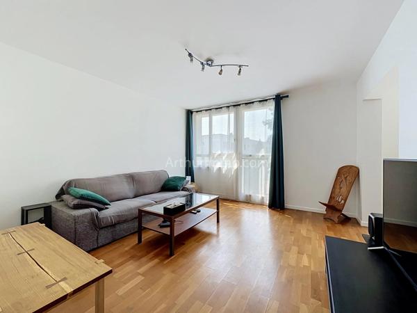 Vente                                                      Appartement
                        
                     4 pièces                      69 m2                     à Crosne