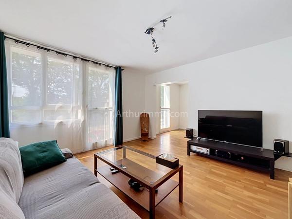Vente                                                      Appartement
                        
                     4 pièces                      69 m2                     à Crosne