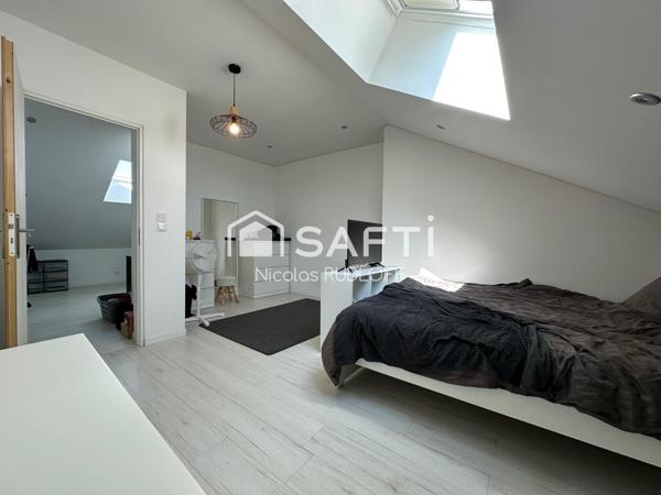 Maison - 8 pièces - 180m²