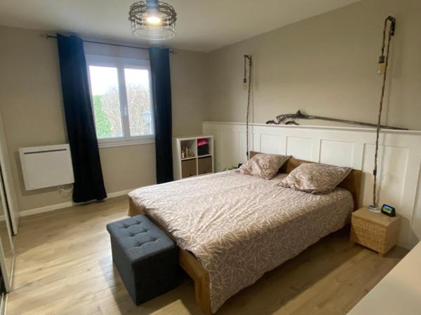 Maison de plain-pied avec garage et atelier