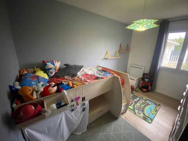 Maison de plain-pied avec garage et atelier