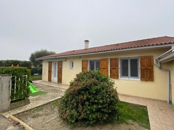 Maison de plain-pied avec garage et atelier