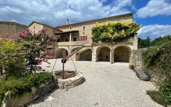 Maison à vendre    5 pièces •  Barjac