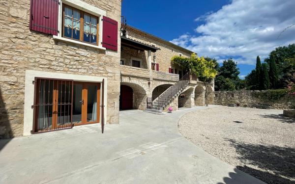 Maison à vendre    5 pièces •  Barjac