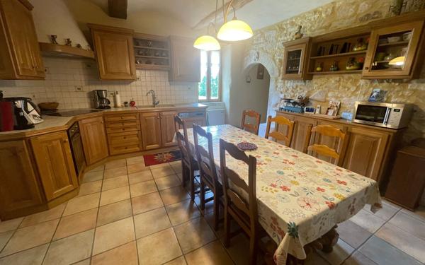 Maison à vendre    5 pièces •  Barjac