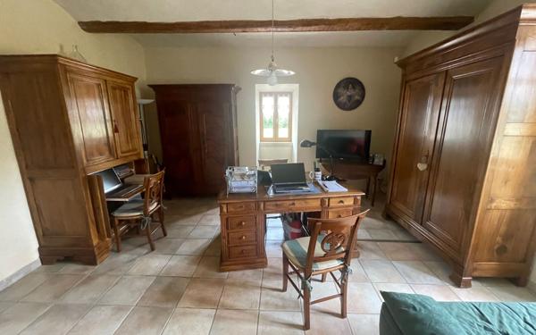 Maison à vendre    5 pièces •  Barjac