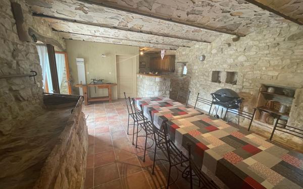 Maison à vendre    5 pièces •  Barjac