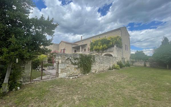 Maison à vendre    5 pièces •  Barjac