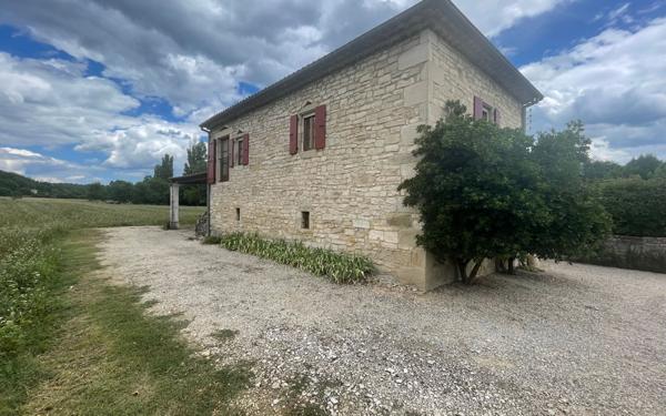 Maison à vendre    5 pièces •  Barjac