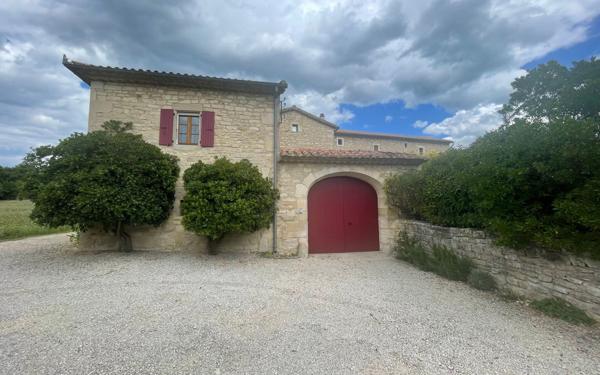 Maison à vendre    5 pièces •  Barjac