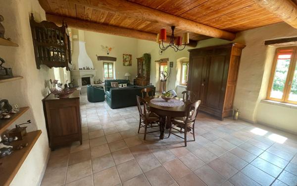 Maison à vendre    5 pièces •  Barjac