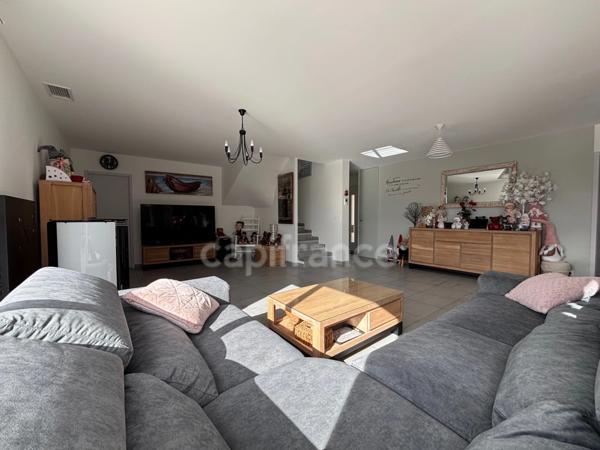 POUSSAN(34), À VENDRE MAISON 4 FACES, P6, SURFACE 140 m2, TERRAIN 922 m2, PISCINE, GARAGE, VUE DÉGAGÉE, SECTEUR CALME.