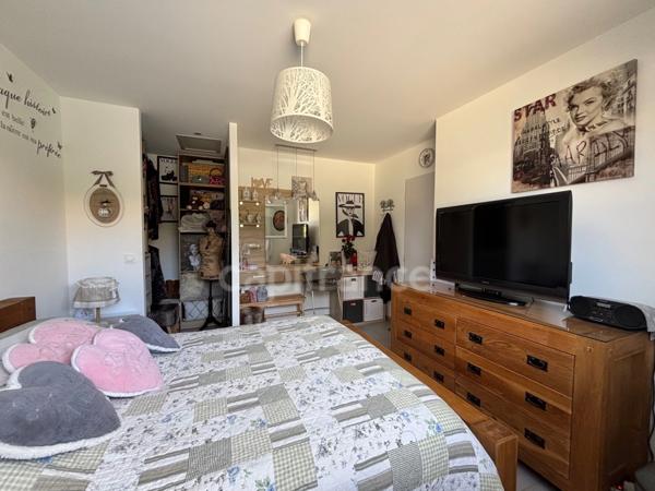 POUSSAN(34), À VENDRE MAISON 4 FACES, P6, SURFACE 140 m2, TERRAIN 922 m2, PISCINE, GARAGE, VUE DÉGAGÉE, SECTEUR CALME.