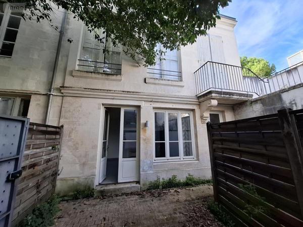 Immeuble à vendre à Saintes en Charente-Maritime (17100), ref : 17111-683